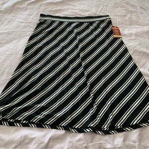 Faded Glory Black & White Diagonal Stripe Skater Skirt 16W Stretchy Flowy